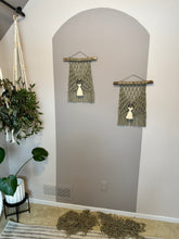 Load image into Gallery viewer, Macrame Wall Basket