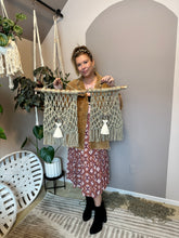 Load image into Gallery viewer, Macrame Wall Basket