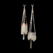 Load image into Gallery viewer, Macrame Plant Hanger - Mini Blanche
